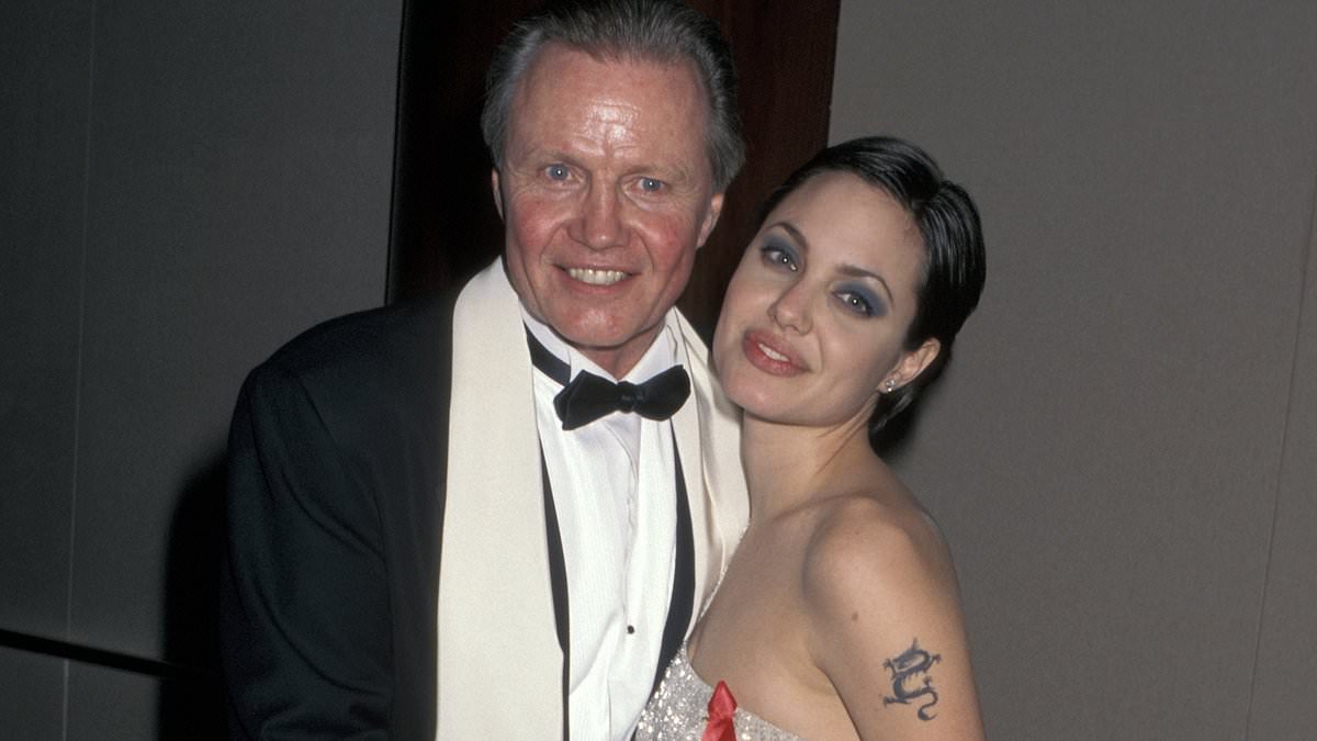 alert-–-angelina-jolie’s-father-jon-voight-makes-rare-comment-about-daughter-as-he-says-he’s-‘proud’-of-her-and-granddaughter-vivienne,-15,-after-tony-win-–-after-their-years-long-estrangement