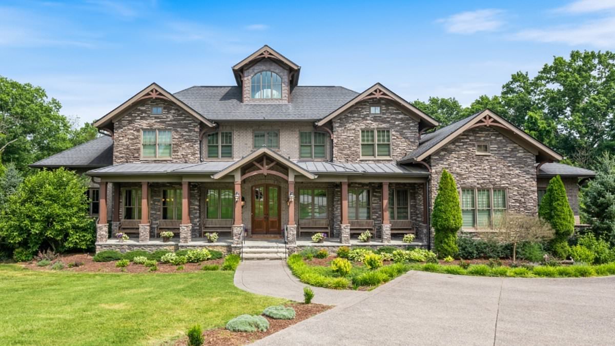 alert-–-inside-the-spectacular-$6-million-tennessee-mansion-built-by-a-former-disney-creative-that-comes-with-its-own-diner,-ice-cream-parlor-and-coffee-shop