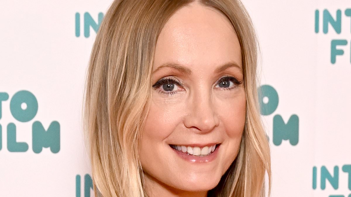 alert-–-joanne-froggatt-is-pregnant!-downton-abbey-star,-43,-reveals-she-is-expecting-her-first-child-as-she-debuts-her-baby-bump-at-into-film-awards