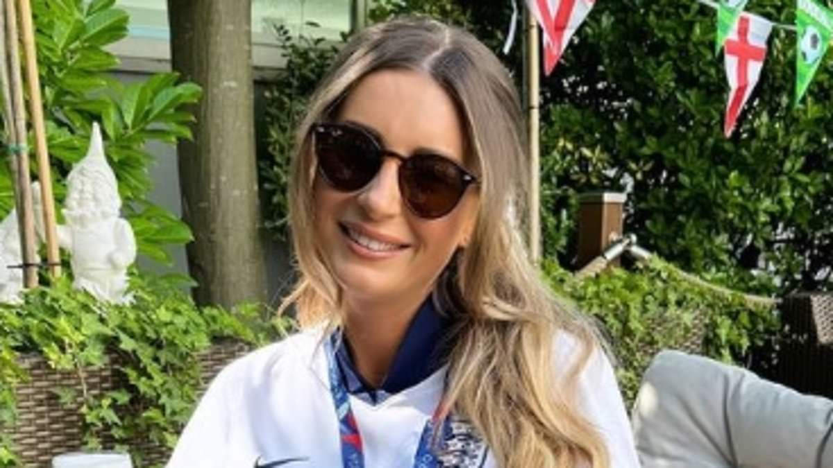 alert-–-dani-dyer-stuns-in-an-england-shirt-as-she-supports-her-footballer-boyfriend-jarrod-bowen-ahead-of-his-euros-game-against-slovenia