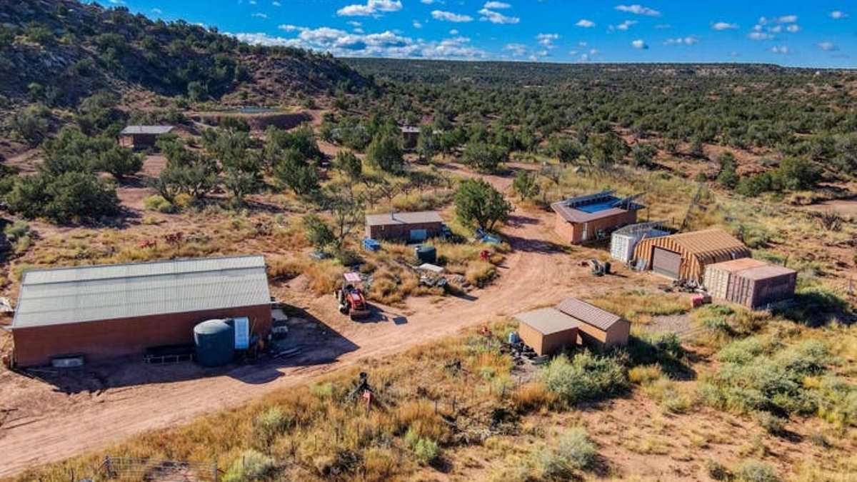 alert-–-remote-off-grid-city-springs-up-in-the-middle-of-hostile-desert-150-miles-from-civilization-–-as-founder-reveals-the-surprising-reason-he-built-it