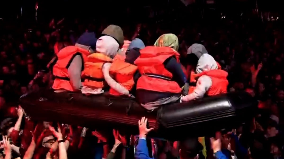 alert-–-banksy’s-inflatable-boat-with-dummy-migrants-returns-for-a-second-night