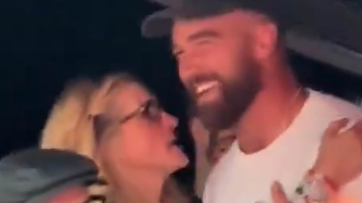 alert-–-amateur-lip-reader-‘reveals’-what-julia-roberts-really-said-to-travis-kelce-as-fans-freak-out-over-moment-actress-grabs-taylor-swift’s-boyfriend-during-dublin-eras-tour-gig