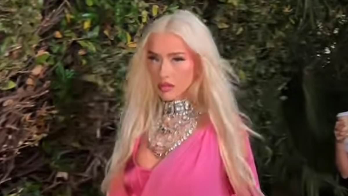 alert-–-christina-aguilera-continues-to-fuel-those-ozempic-rumors-as-she-displays-40lb-weight-loss-in-tiny-hot-pink-outfit