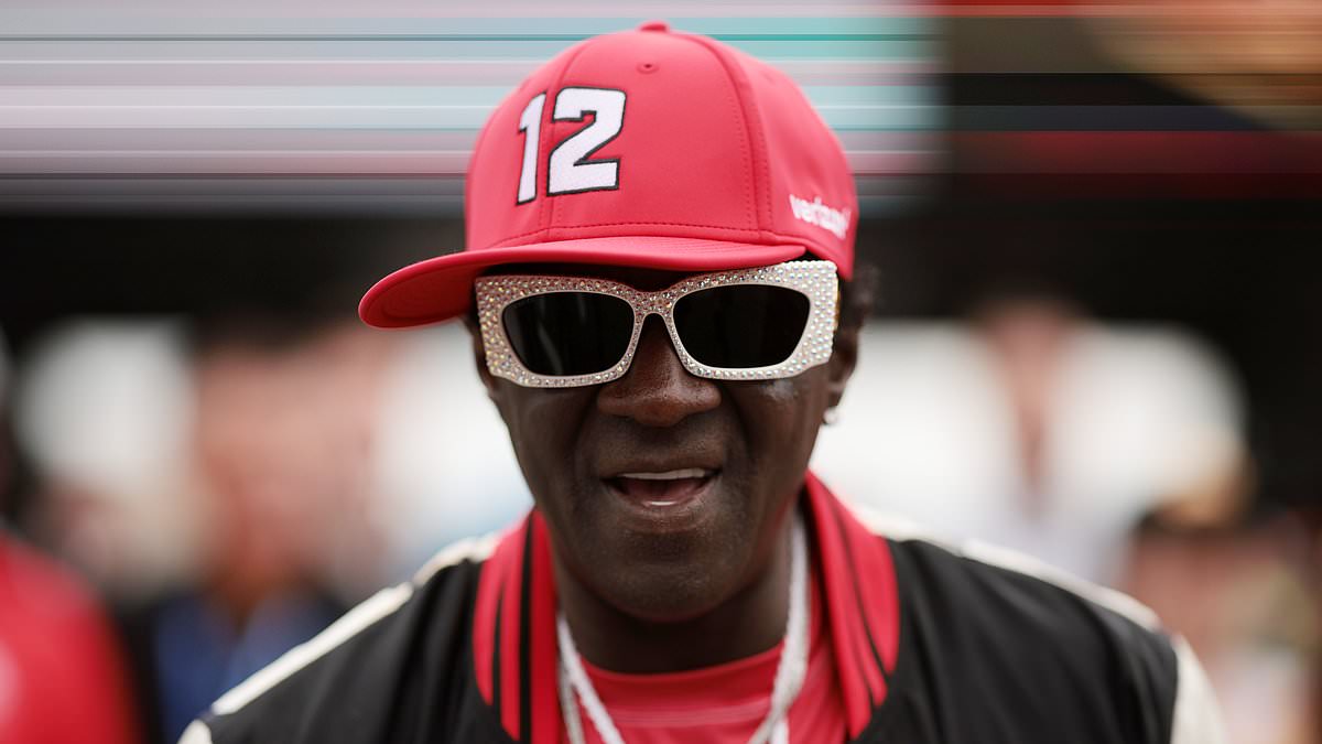 alert-–-flavor-flav-and-red-lobster-collaborate-on-a-menu-of-his-favorite-items-after-rapper’s-earlier-efforts-to-save-troubled-restaurant-amid-bankruptcy