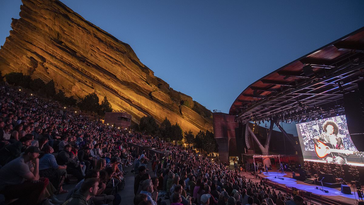 alert-–-workers-spot-‘ufo’-lighting-up-the-sky-after-concert-at-red-rocks-amphitheater:-‘no-mistaking-what-this-was’