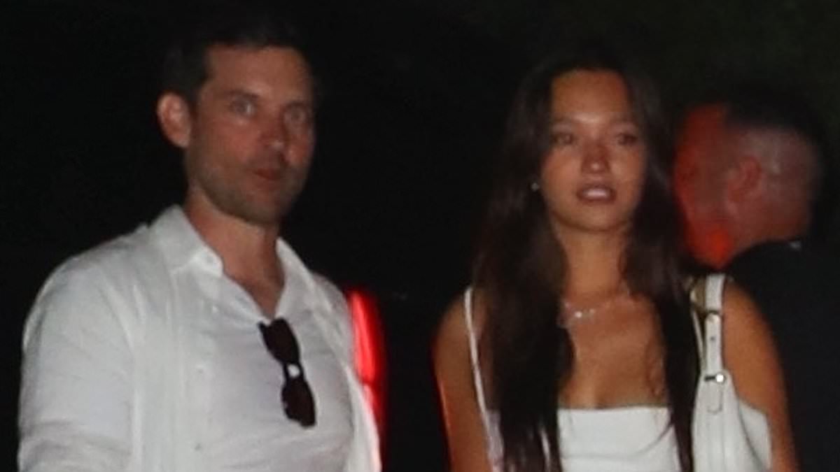 alert-–-tobey-maguire,-49,-sparks-rumors-he’s-dating-actress-lily-chee,-20,-as-pair-display-pda-at-michael-rubin’s-4th-of-july-bash