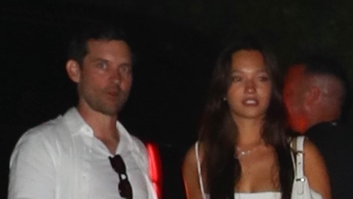 alert-–-tobey-maguire’s-ex-wife-jennifer-meyer,-47,-appears-to-slam-rumors-that-actor,-49,-is-romantically-involved-with-model-lily-chee,-20,-after-they-were-pictured-at-hamptons-party