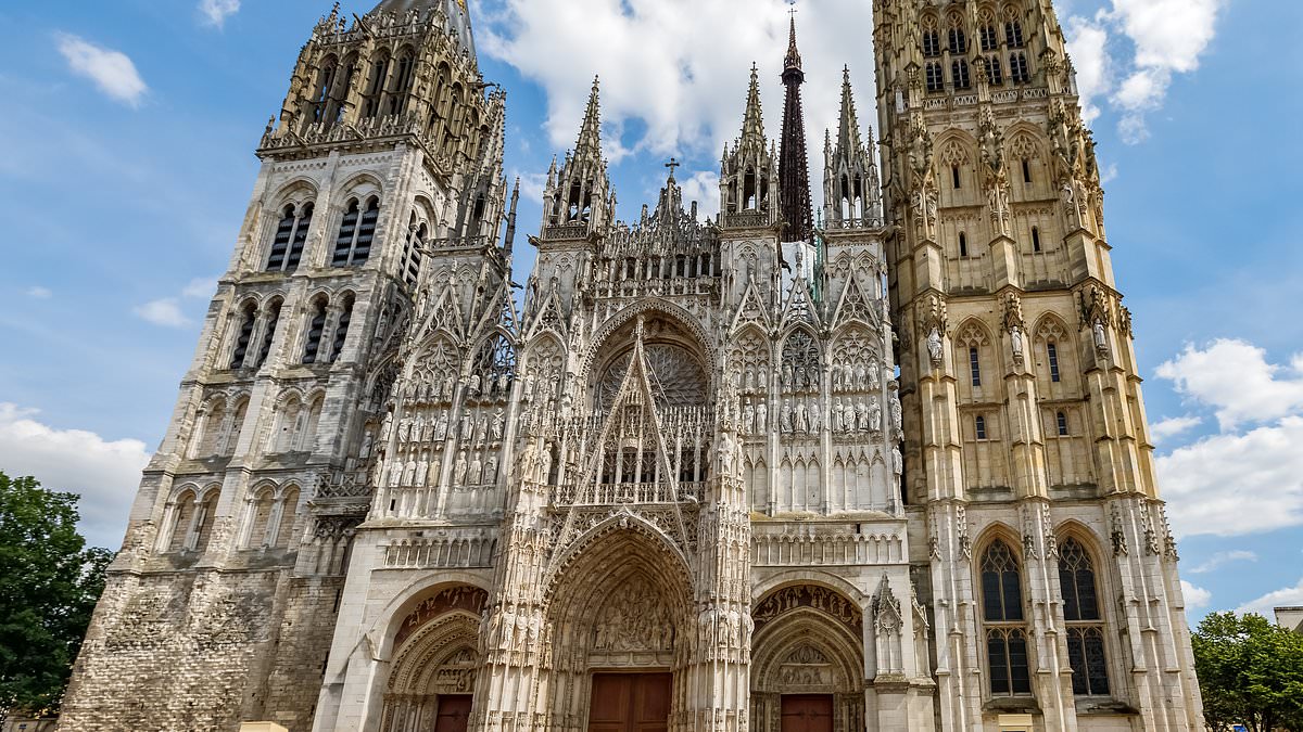 alert-–-fire-breaks-out-in-spire-of-france’s-famous-rouen-cathedral-–-five-years-after-notre-dame-inferno