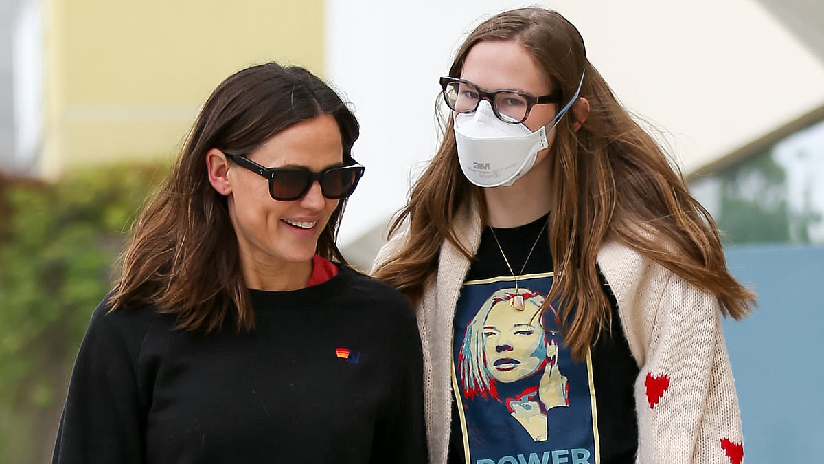 alert-–-jennifer-garner-and-ben-affleck’s-strict-rules-for-daughter-violet’s-pro-mask-speech-revealed-–-as-insiders-share-what-really-prompted-18-year-old’s-passionate-plea-for-face-covering-‘mandates’