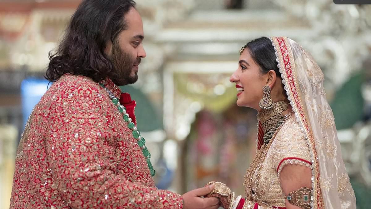 alert-–-indian-billionaire-heir-anant-ambani-and-radhika-merchant-tie-the-knot-at-star-studded-250m-ceremony-in-mumbai-attended-by-kim-kardashian,-john-cena,-nick-jonas-and-tony-blair