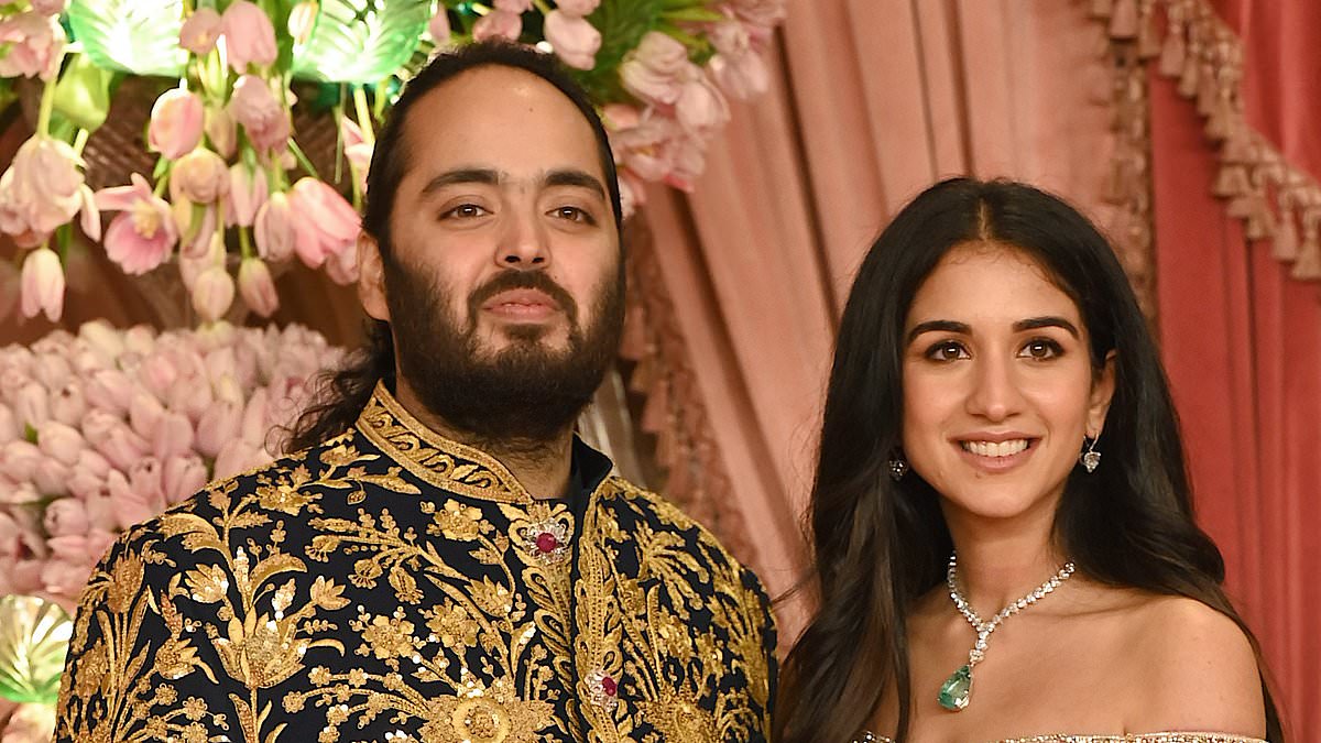 alert-–-anant-ambani-and-radhika-merchant-wedding-live:-kim-and-khloe-kardashian,-john-cena,-nick-jonas-and-tony-blair-among-the-celebrities-at-indian-billionaire’s-son’s-250m-nuptials