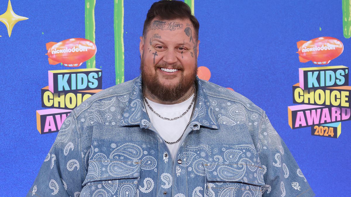 alert-–-jelly-roll-coordinates-with-daughter-bailee,-16,-and-son-noah,-8,-in-denim-as-they-hit-the-red-carpet-at-the 2024-kids’-choice-awards-in-la