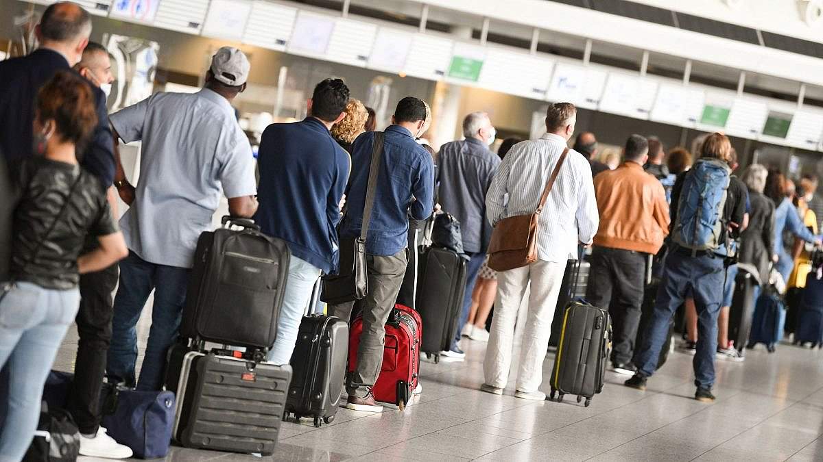 alert-–-labour-ministers-are-warned-uk-air-travellers-face-huge-queues-at-european-airports-due-to-new-eu-border-rules