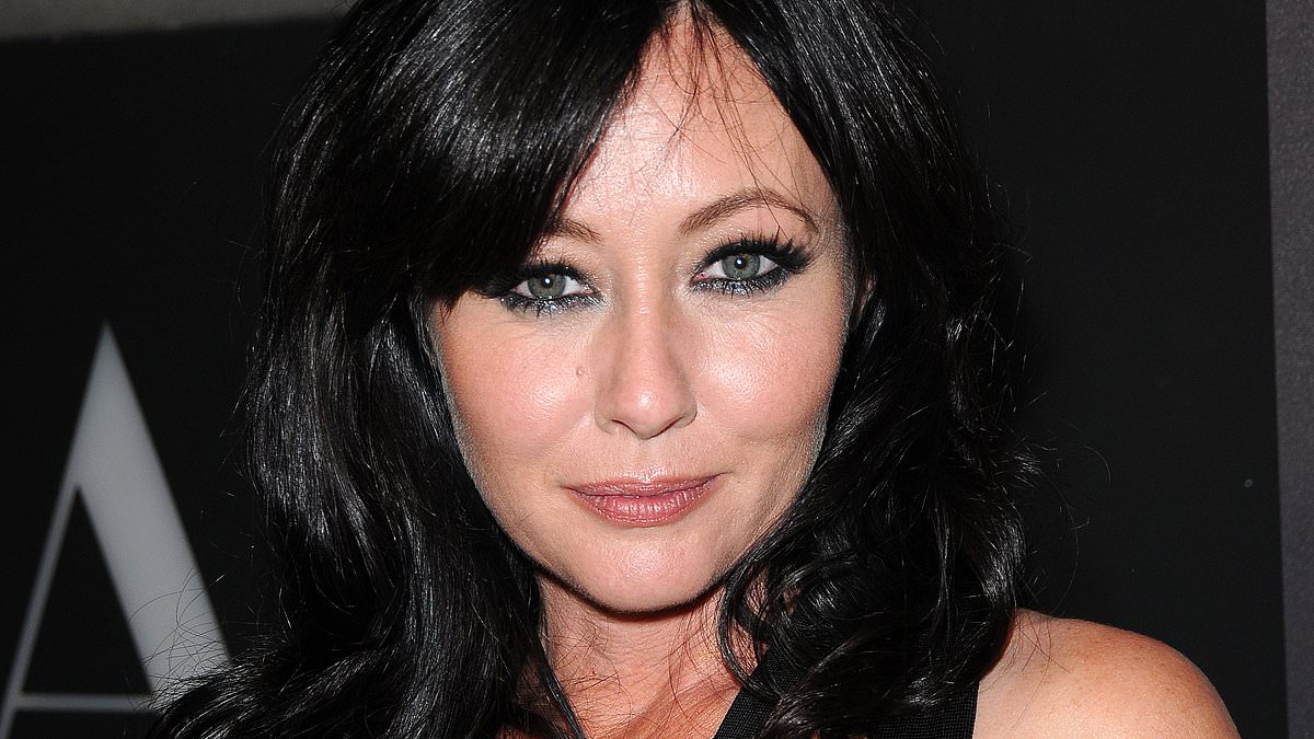 alert-–-shannen-doherty-was-‘comfortable-and-sleeping-and-transitioning’-in-the-last-few-hours-before-passing-away-at-age-53-from-breast-cancer:-‘she-wasn’t-ready-to-leave-because-she-loved-life’