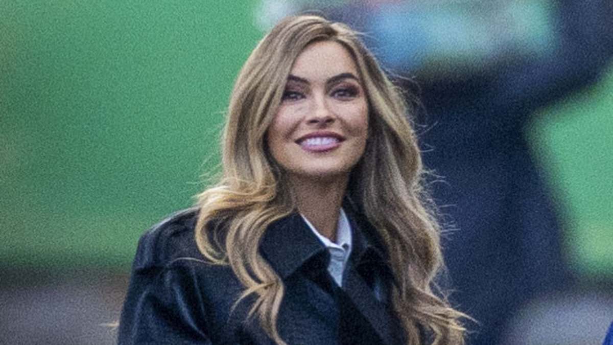 alert-–-selling-sunset-star-chrishell-stause-is-spotted-on-the-set-of-aussie-soap-neighbours-for-the-first-time-as-her-staggering-tv-and-real-estate-earnings-are-revealed