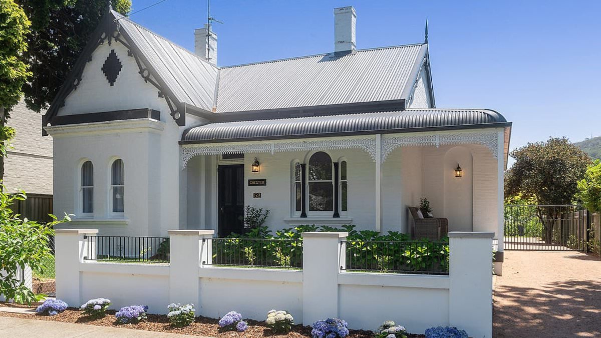 alert-–-the-bachelorette’s-sasha-mielczarek-finally-sells-his-lavish-bowral-home-after-failing-to-get-an-offer-at-auction-and-slashing-the-price-by-$300,000