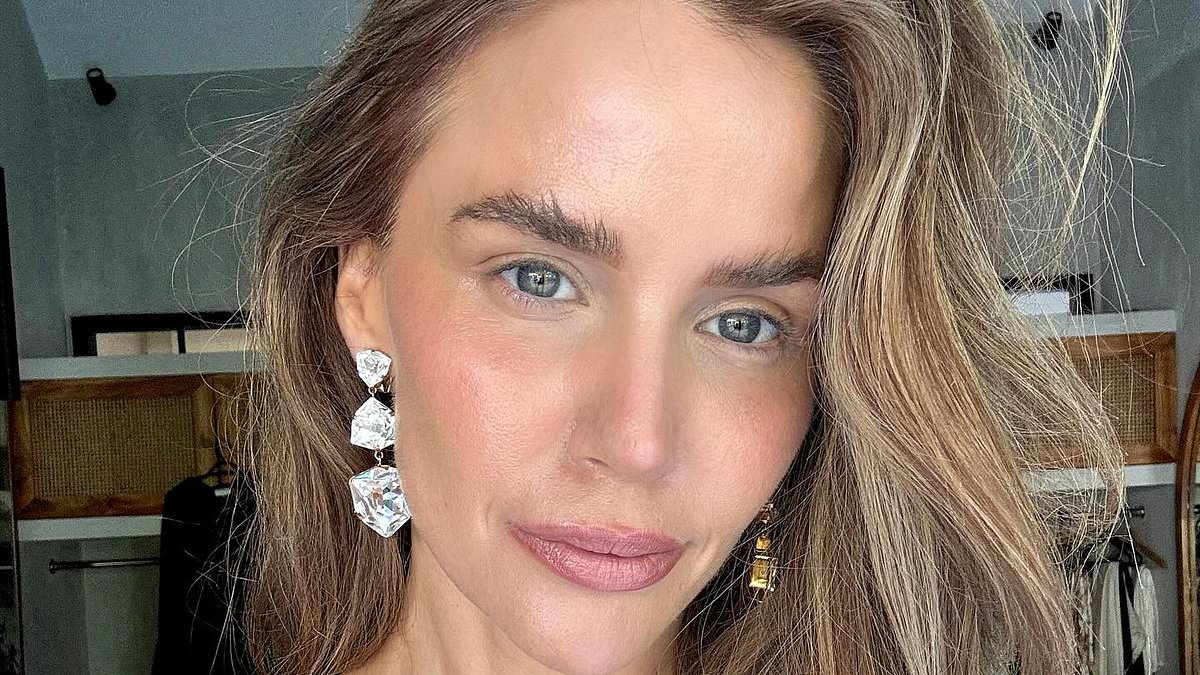 alert-–-neighbours-star-jodi-gordon,-39,-reveals-her-flawless-line-free-face-in-stunning-selfie-after-reaching-sobriety-milestone