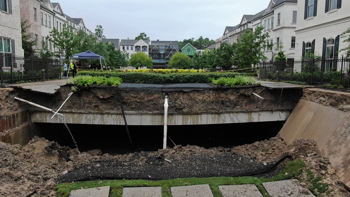 alert-–-million-dollar-homes-evacuated-after-huge-sink-hole-opens-up-in-luxury-gated-community-in-houston