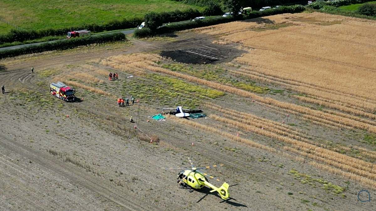 alert-–-light-aircraft-pilot-and-passenger,-both-in-their-20s,-die-after-horror-crash-in-field-in-north-yorkshire