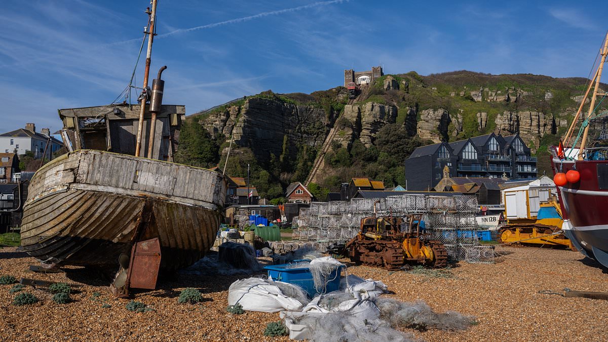 alert-–-major-air-and-sea-search-for-missing-diver-called-off-–-days-after-tributes-were-paid-to-young-woman,-20,-who-also-disappeared-off-the-south-coast