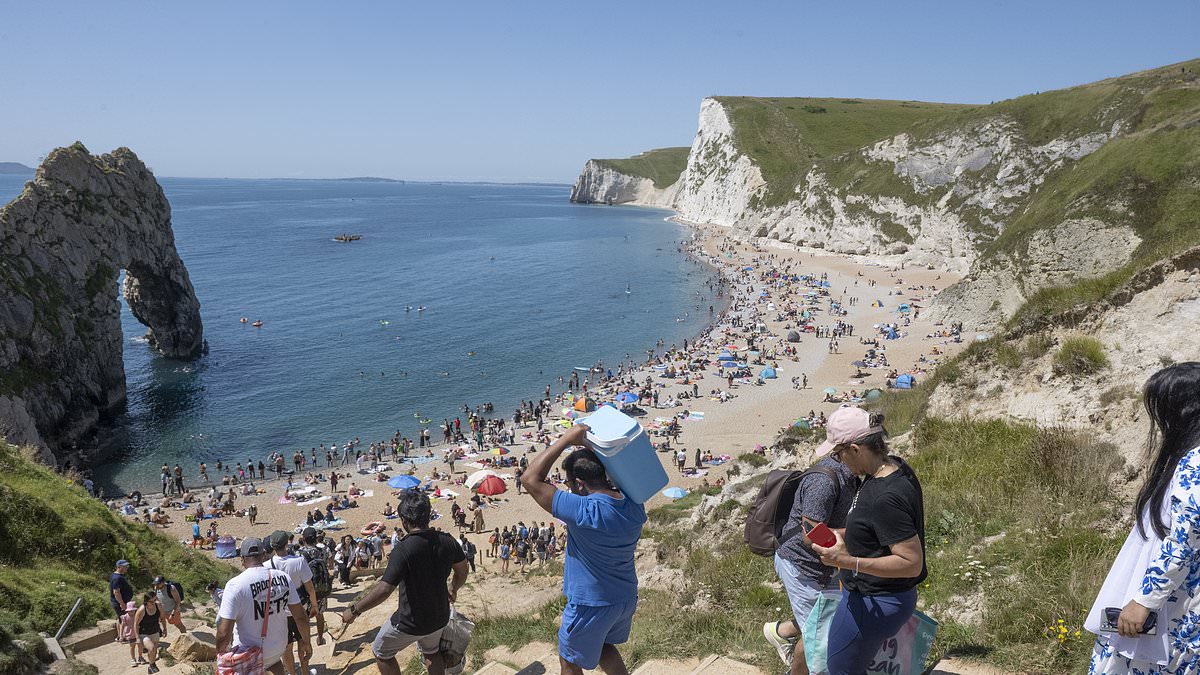 alert-–-britain’s-day-in-the-sun!-locals-rush-out-to-local-beauty-spots-and-pack-out-beaches-to-soak-up-30c-heat-–-with-temperatures-set-to-soar-next-week