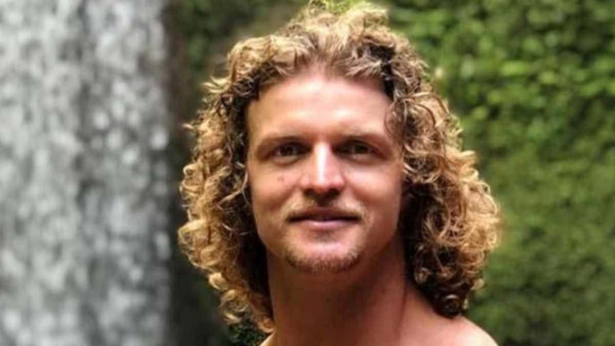 alert-–-fans-turn-on-nick-‘honey-badger’-cummins-for-not-wearing-a-life-jacket-with-his-three-year-old-son-while-on-a-moving-boat