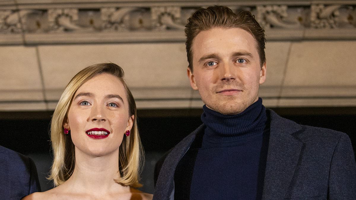 alert-–-they-said-i-do! saoirse-ronan-secretly-married-her-mary-queen-of-scots-co-starjack-lowden-in -scotland-after-6-years-together