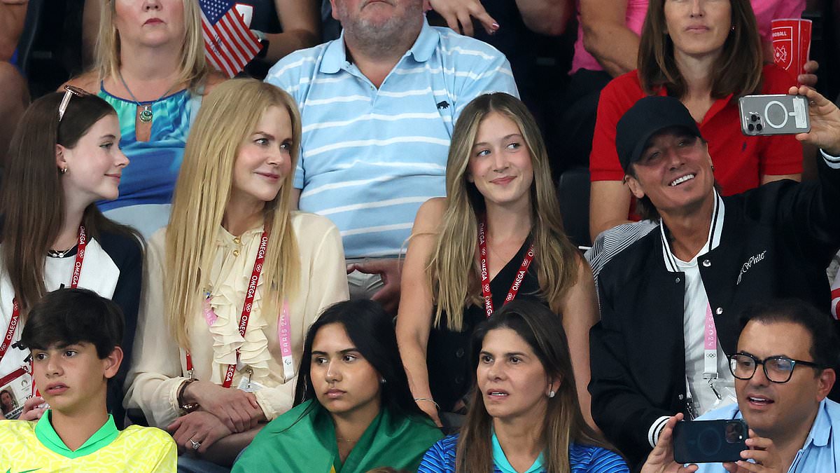 alert-–-nicole-kidman,-keith-urban-and-their-lookalike-daughters-sunday-rose-and-faith-margaret-take-a-family-selfie-as-they-cheer-on-the-artistic-gymnastics-women’s-team-final-on-day-four-of-the-paris-olympics