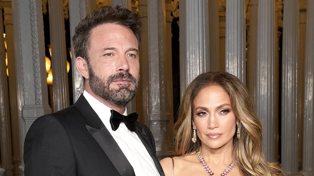 alert-–-ben-affleck-and-jennifer-lopez-to-file-for-divorce-after-brutal-birthday-swipe