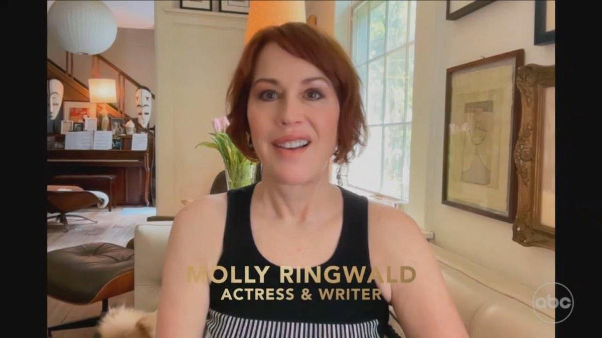 alert-–-claim-to-fame:-molly-ringwald-makes-appearance-on-abc-show-to-confirm-relationship-to-cousin-naomi-burns