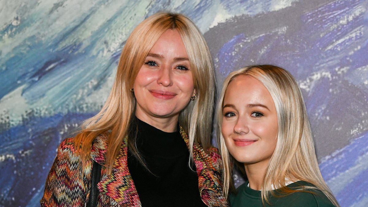 alert-–-sammy-winward’s-daughter-mia,-19,-is-seen-for-the-first-time-since-it-was-revealed-the-soap-star-‘cut-her-off-from-the-family’-after-she-set-up-an-onlyfans-account