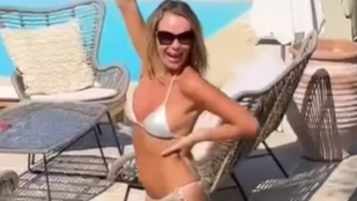 alert-–-amanda-holden,-53,-strips-down-to-a-tiny-silver-bikini-as-she-larks-around-with-pal-alan-carr-in-greece