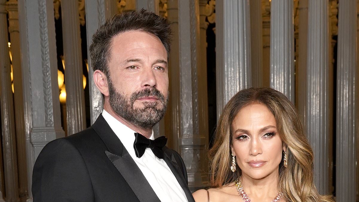 alert-–-jennifer-lopez-‘has-been-left-furious-and-humiliated-by-her-split-from-husband-ben-affleck-as-he-delays-filing-for-divorce-in-a-bid-to-protect-her’