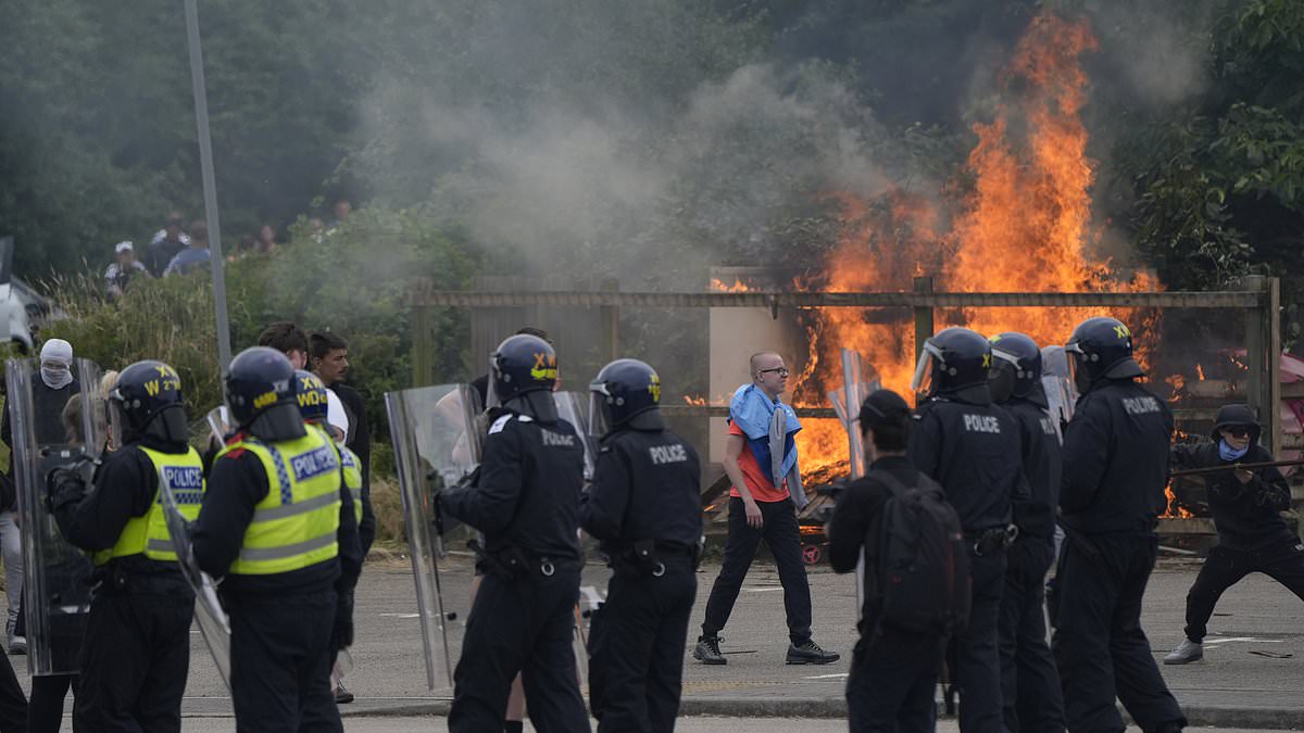 alert-–-uk-riots-latest:-police-prepare-for-‘busiest’-day-of-far-right-disorder-so-far-amid-fears-more-than-a-hundred-‘protests’-could-take-place-–-as-southport-thug-derek-drummond-is-jailed-for-three-years-for-mosque-attack