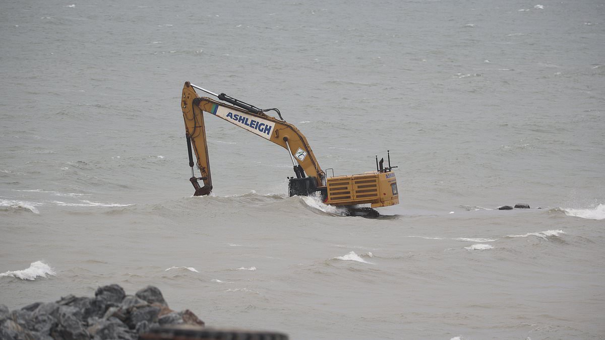 alert-–-moment-95-ton-digger-is-submerged-by-the-rising-tide-at-welsh-beach