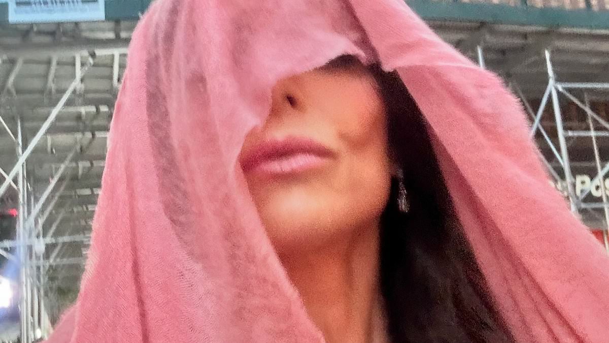 alert-–-bethenny-frankel-reveals-wardrobe-malfunction-after-getting-hit-with-rain-at-it-ends-with-us-premiere:-‘the-strap-on-my-dress-came-off’