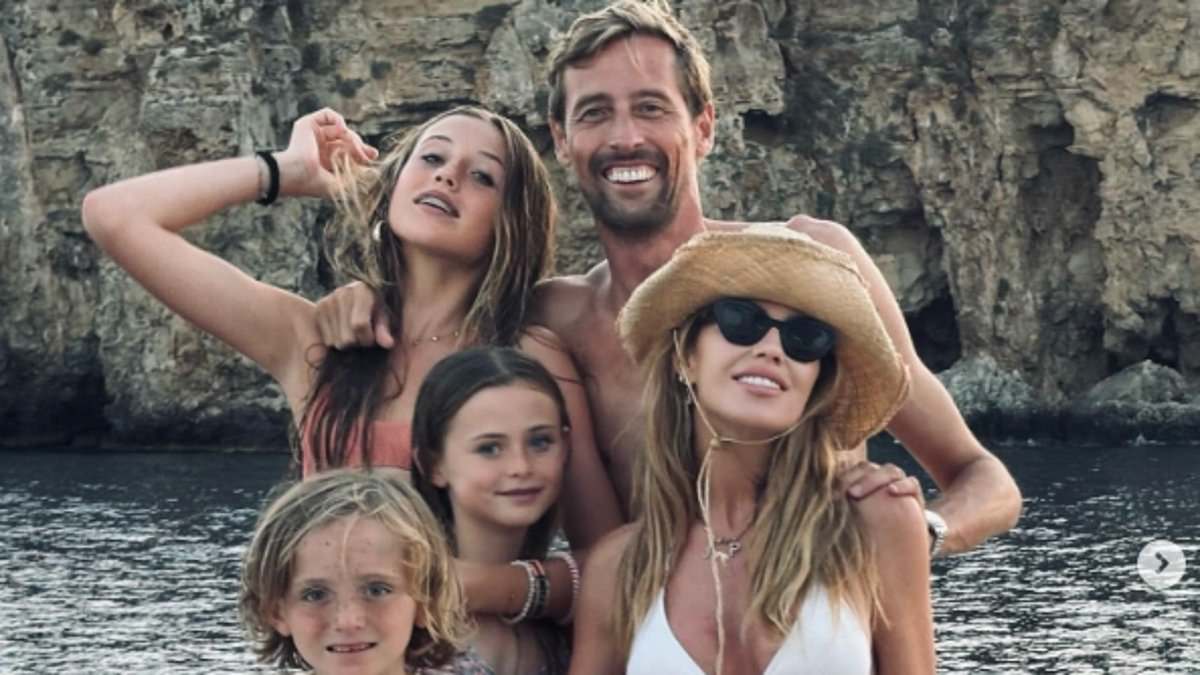 alert-–-abbey-clancy-shares-adorable-family-holiday-snap-with-husband-peter-crouch-and-their-three-kids-after-jetting-off-to-mystery-location