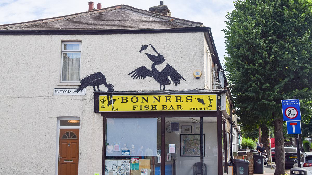 alert-–-now-it’s-pelican-ksy!-fifth-artwork-from-guerilla-artwork-banksy-in-as-many-days-is-unveiled-as-two-pelicans-eating-on-the-wall-of-a-fish-and-chip-shop-after-goat,-elephants,-monkeys-and-howling-wolf-from-earlier-this-week