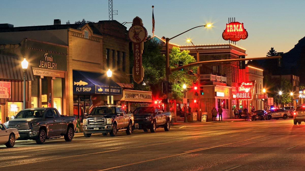 alert-–-how-invasion-of-enormous-wild-beasts-has-left-shocked-residents-in-idyllic-wyoming-mountain-towns-fearing-for-their-lives:-‘i-do-a-lot-of-praying’