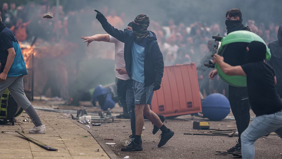 alert-–-masks-could-be-banned-at-protests-in-crackdown-on-balaclava-clad-thugs-causing-chaos-on-britain’s-streets