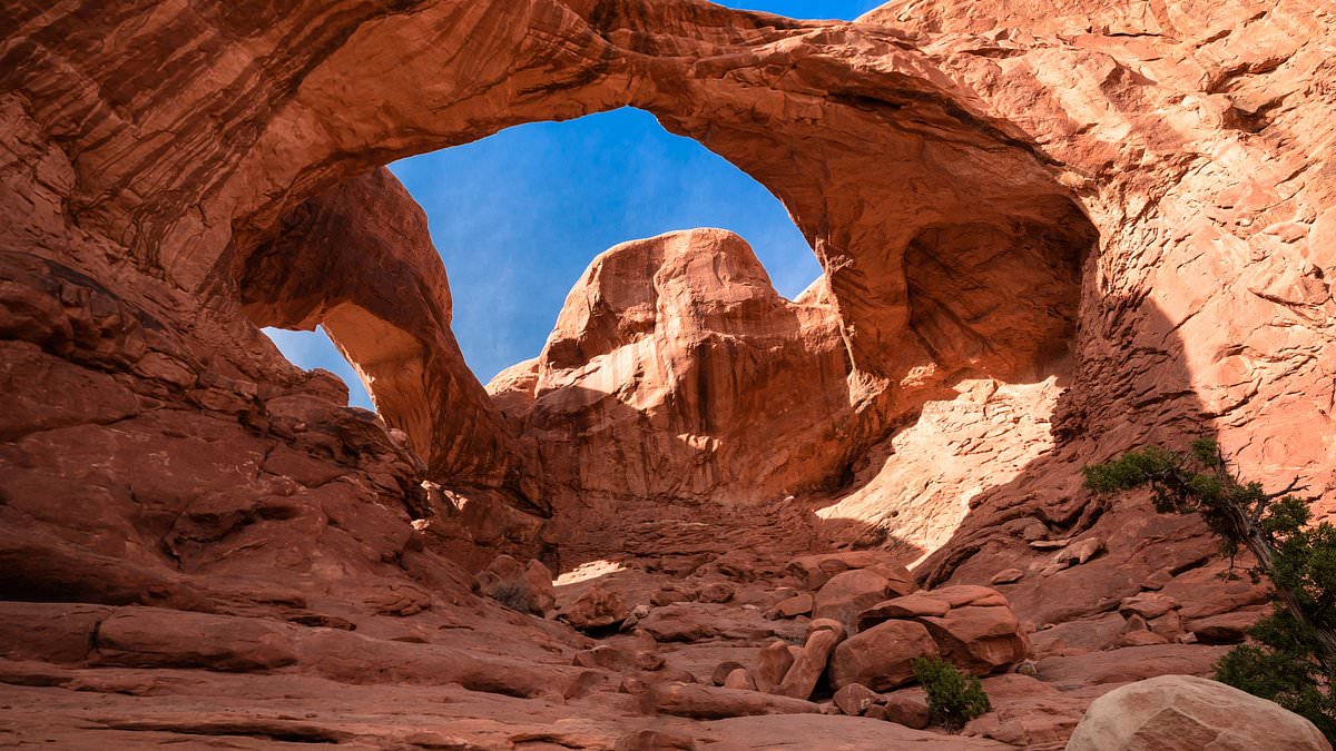 alert-–-ancient-‘toilet-bowl’-utah-tourist-hotspot-rock-formation-suddenly-collapses-–-as-experts-reveal-what-caused-it