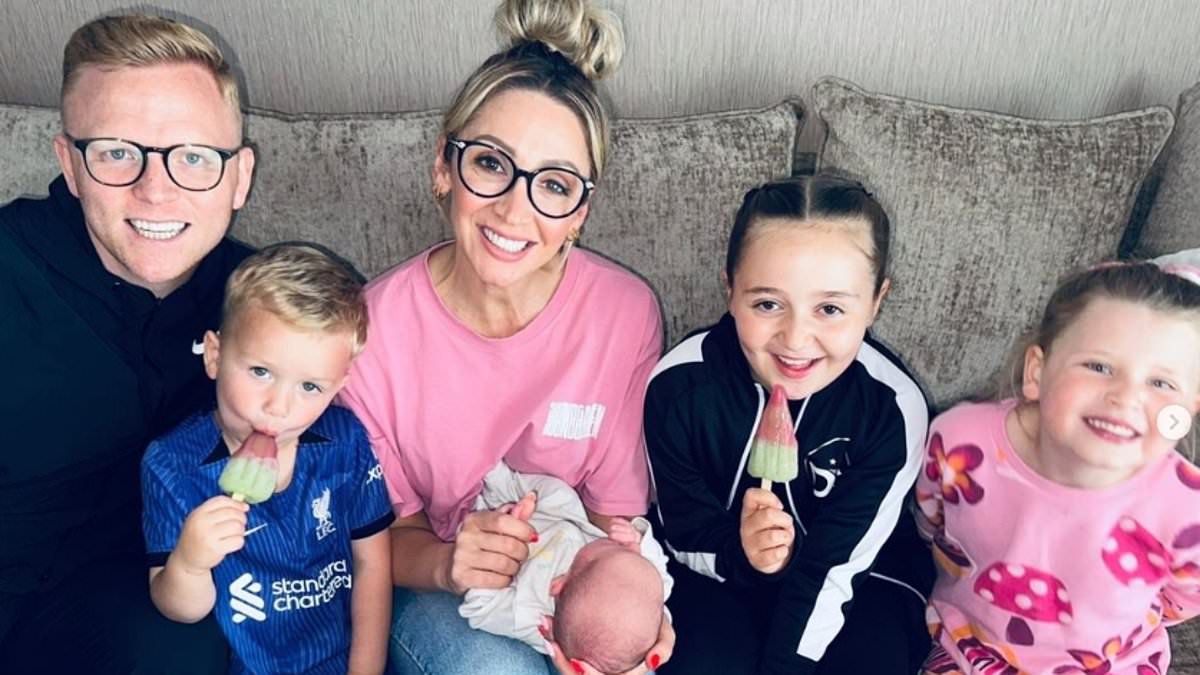 alert-–-lucy-jo-hudson-makes-an-exciting-baby-announcement-as-she-takes-to-instagram-with-partner-lewis-devine-and-children-sienna,-10,-and-carter,-4