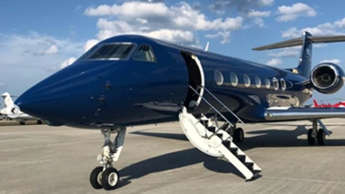 alert-–-donald-trump-flies-on-pedophile-jeffrey-epstein’s-old-private-gulfstream-jet-–-now-owned-by-a-top-california-gop-donor