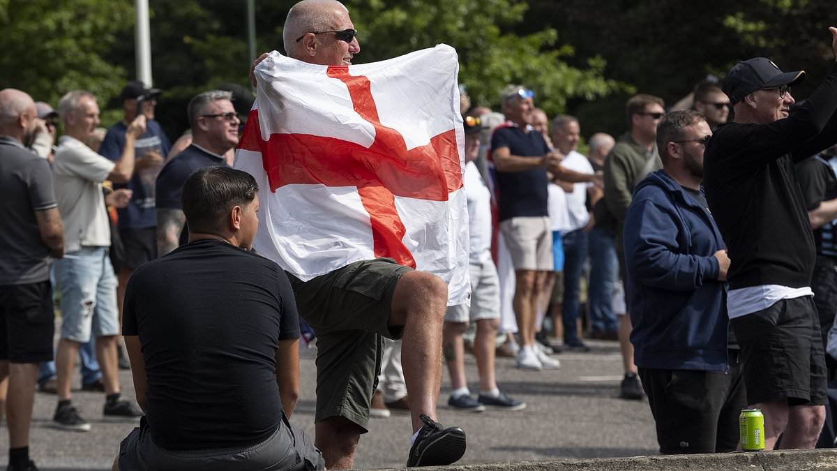 alert-–-rival-anti-immigration-marchers-and-counter-protest-rally-face-off-in-bournemouth-amid-heavy-police-presence-after-weeks-of-unrest-across-britain