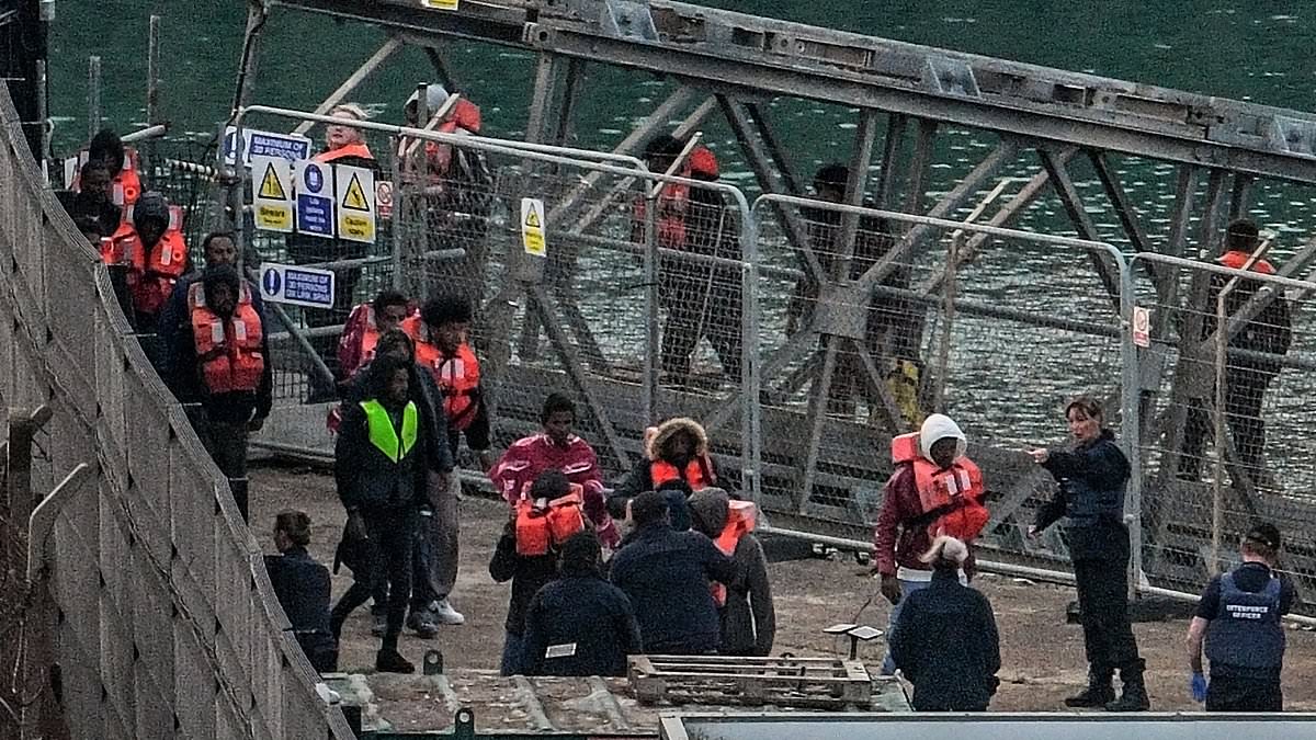 alert-–-nearly-500-migrants-successfully-illegally-crossed-the-channel-yesterday-to-britain-as-huge-numbers-continue-after-labour-axed-rwanda-scheme-–-bringing-total-so-far-this-year-to-19,066