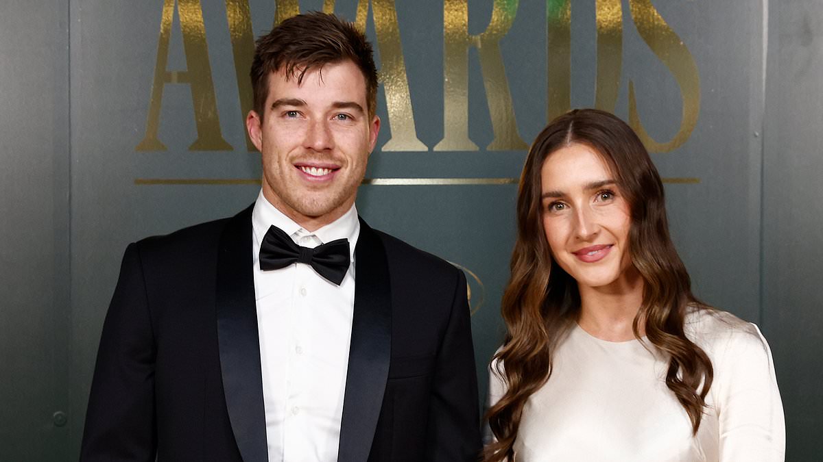 alert-–-afl-star’s-pregnant-wife-hits-back-at-trolls-who-criticise-wags-walking-the-red-carpet-at-brownlow-medal