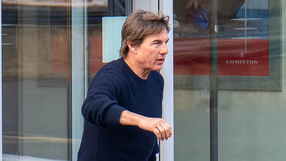 alert-–-tom-cruise-rushes-out-of-london-in-his-helicopter-as-estranged-daughter-suri,-18,-(who-he-hasn’t-seen-in-over-10-years)-settles-in-at-carnegie-mellon-university-after-ditching-his-last-name