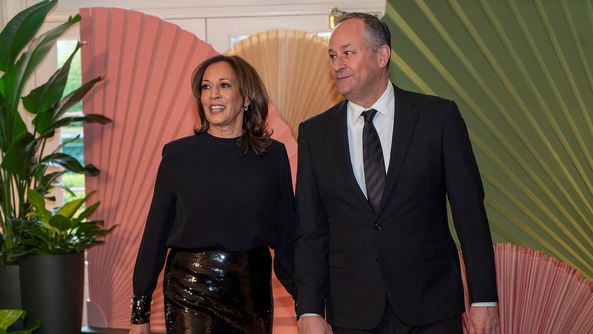 alert-–-the-toe-curlingly-awkward-first-voicemail-doug-emhoff-left-for-his-‘joyful-warrior’-wife-kamala-harris-before-their-first-date…-that-she-makes-him-listen-to-every-anniversary