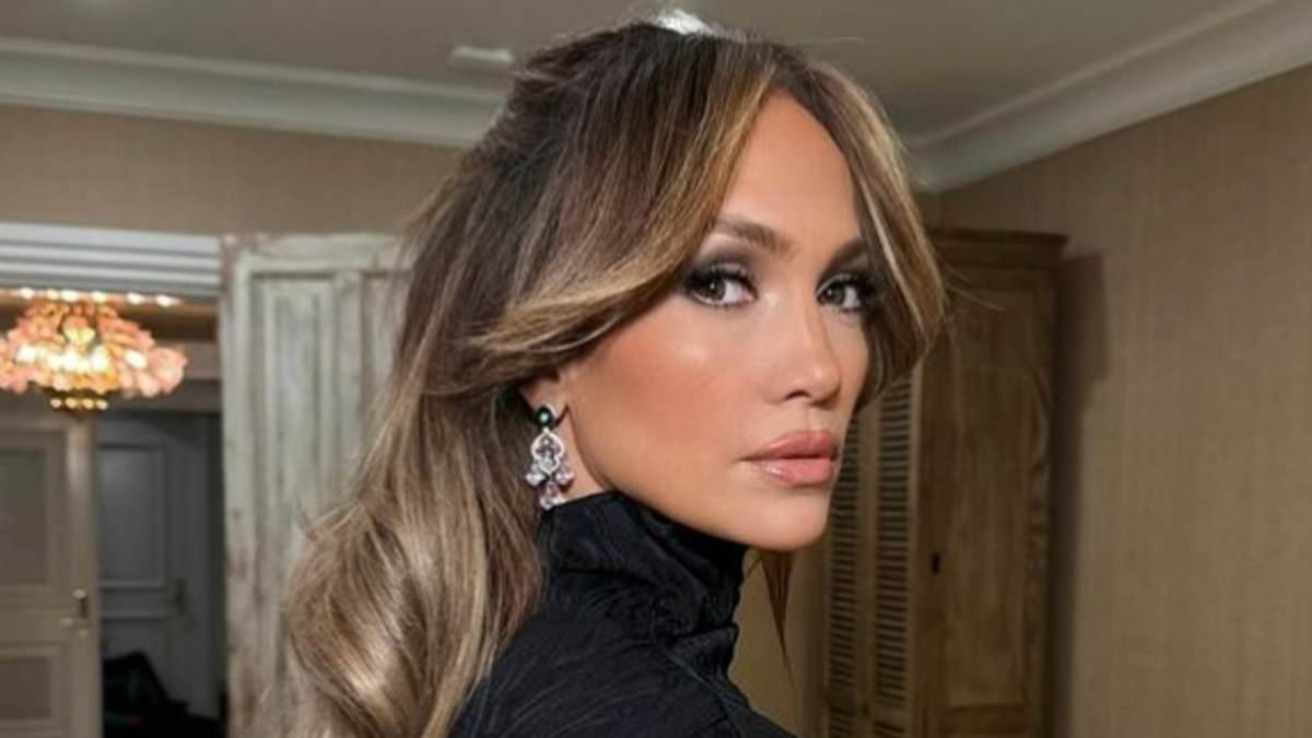 alert-–-jennifer-lopez-faces-a-fight-to-save-the-career-that-makes-her-feel-‘adored’-amid-ben-affleck-divorce-–-and-don’t-rule-out-a-reunion-with-ex-fiance-a-rod